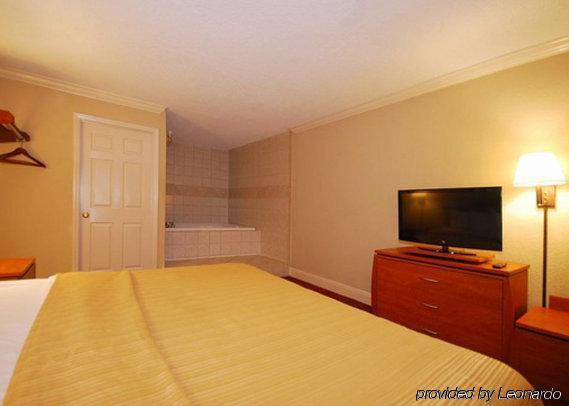 Greenville Inn & Suites Pokoj fotografie